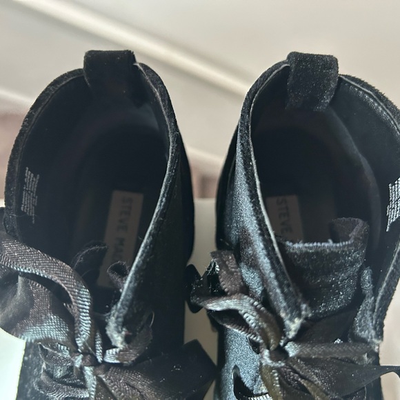 Steve Madden Rubin Velvet Lace-Up Ankle Boots - Picture 5 of 5